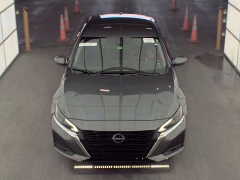 Used 2023 Nissan Altima 2.5 SV FWD image 2