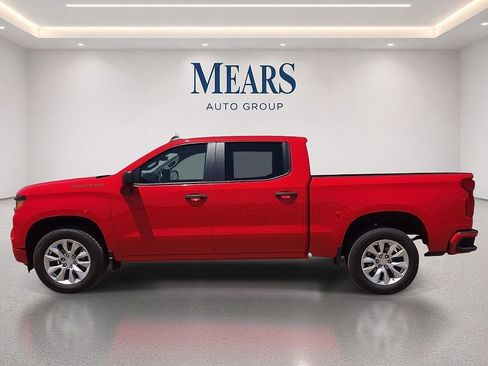 Used 2023 Chevrolet Silverado 1500 Custom RWD image 2