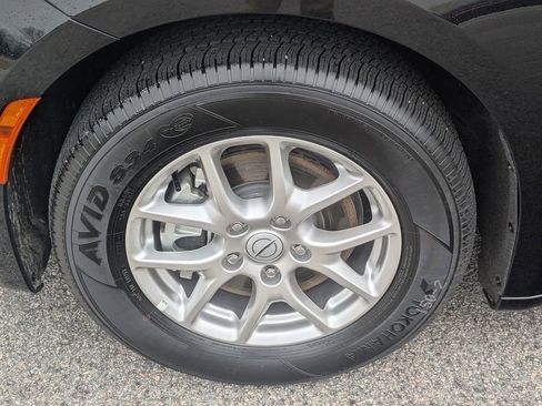 Used 2026 Chrysler Pacifica Select image 9