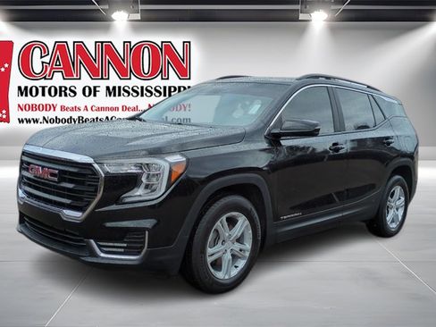 Used 2024 GMC Terrain SLE w/ Driver Convenience Package image 1