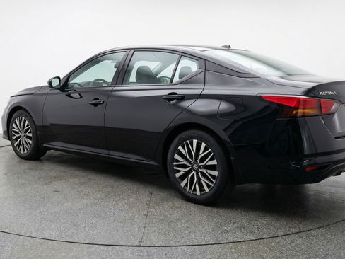 Used 2025 Nissan Altima 2.5 SV image 6