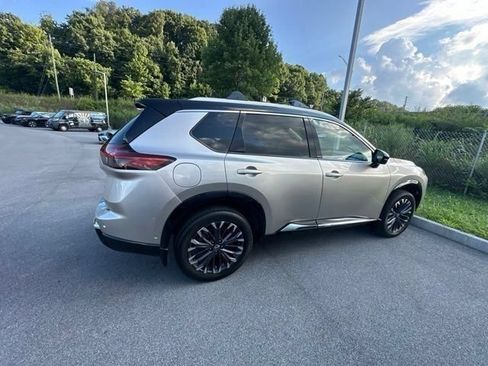 Used 2025 Nissan Rogue Platinum w/ Platinum Premium Package AWD/4WD image 32