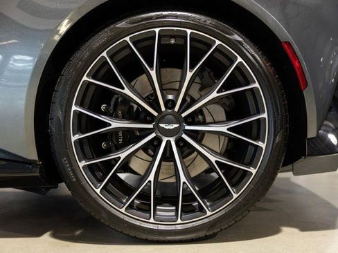 Used 2023 Aston Martin V8 Vantage Coupe image 21