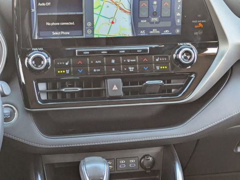 Used 2022 Toyota Highlander Limited image 22