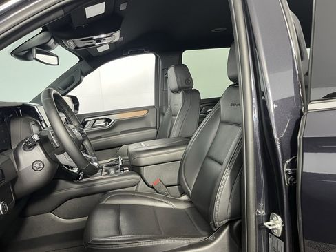 Used 2025 GMC Yukon Denali image 19