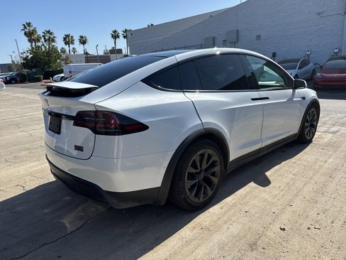 Used 2022 Tesla Model X Plaid image 3