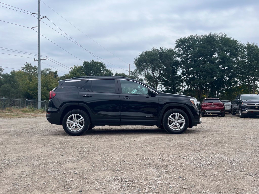 Used 2024 GMC Terrain SLE w/ Driver Convenience Package FWD image 6