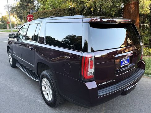 Used 2017 GMC Yukon XL SLT w/ Open Road Package AWD/4WD image 5