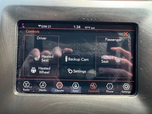 Used 2021 Jeep Cherokee Latitude Plus AWD/4WD image 23