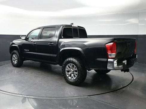 Used 2017 Toyota Tacoma SR5 w/ Tow Package RWD image 7