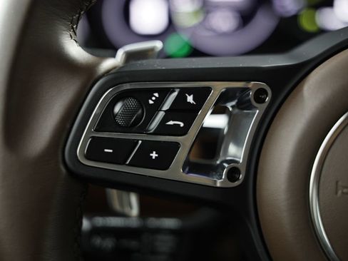 Certified 2023 Porsche Cayenne Turbo S AWD/4WD image 35