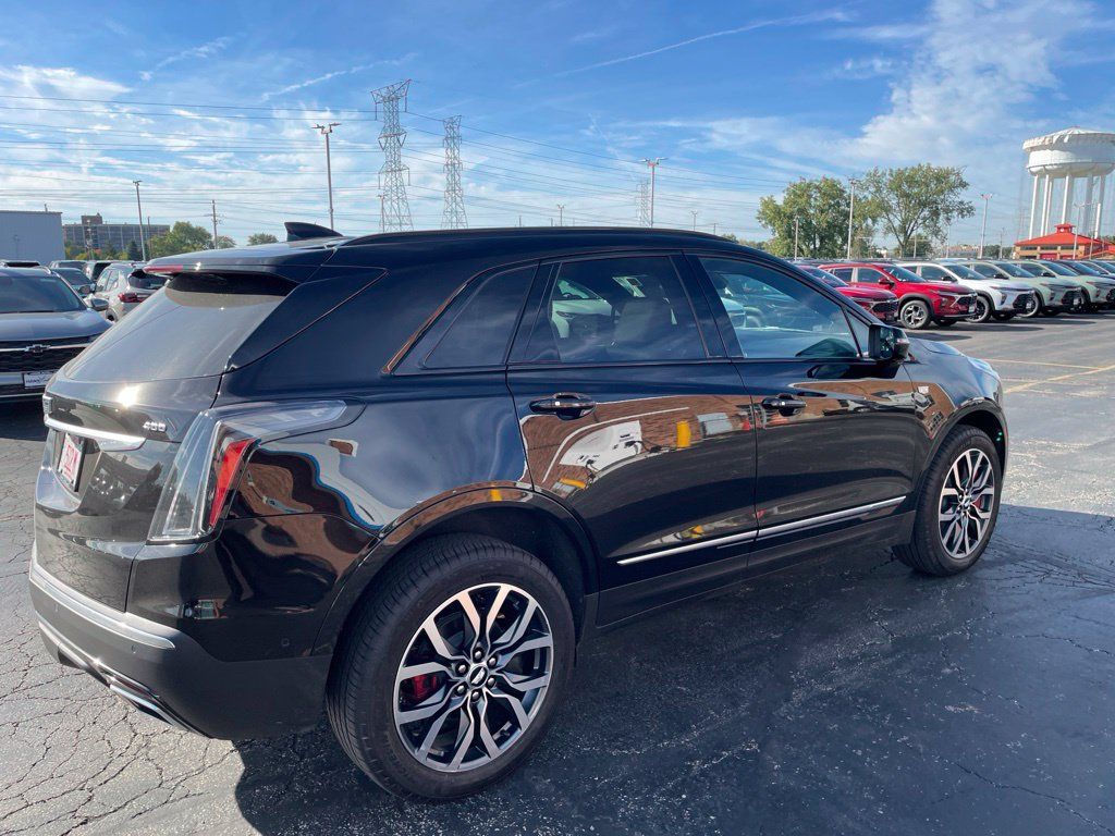 Used 2025 Cadillac XT5 Sportv w/ LPO, Bronce Accent Package AWD/4WD image 5