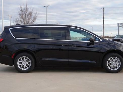 New 2026 Chrysler Pacifica Select FWD image 10