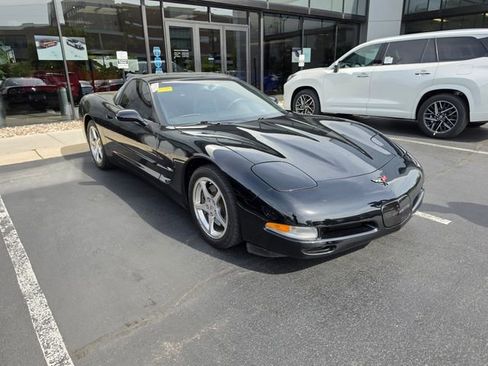 Used 2004 Chevrolet Corvette Coupe w/ Preferred Equipment Group RWD image 4