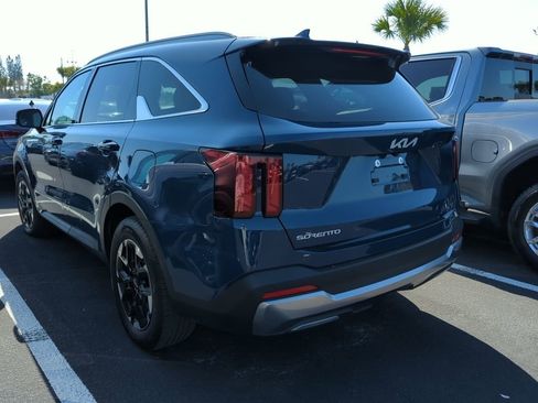 Certified 2024 Kia Sorento S w/ Panoramic Sunroof Package image 8