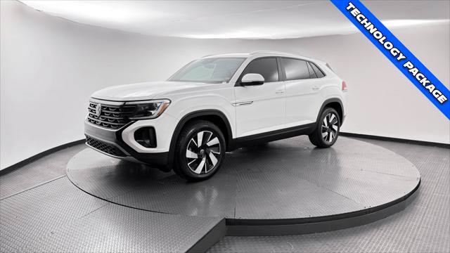 Used 2024 Volkswagen Atlas Cross Sport SE FWD image 2