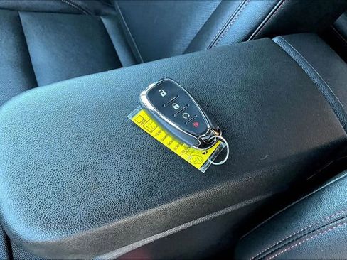 Used 2025 Chevrolet Trax RS image 33