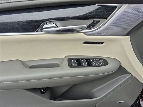 Used 2020 Cadillac XT6 Premium Luxury image 23