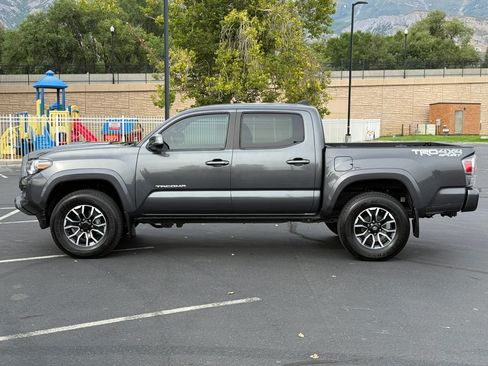 Used 2020 Toyota Tacoma TRD Sport w/ Technology Package AWD/4WD image 3
