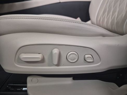 Used 2024 Buick Enclave Avenir w/ Avenir Technology Package image 14