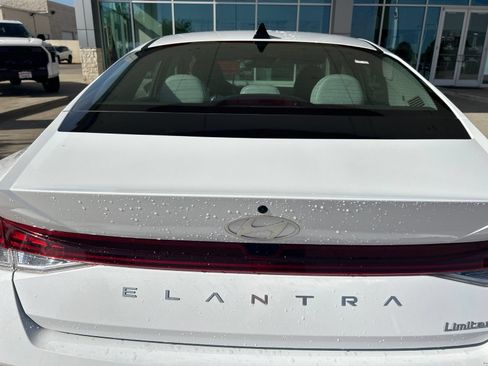 Used 2025 Hyundai Elantra Limited FWD image 10