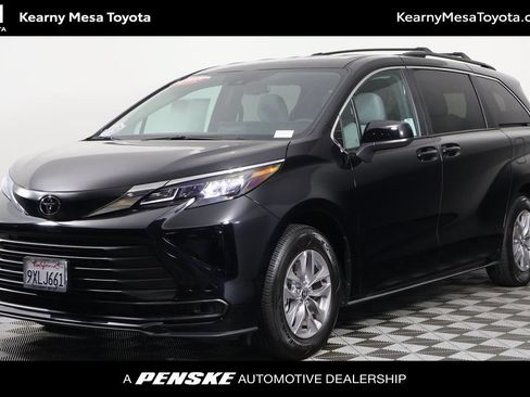 Used 2026 Toyota Sienna LE FWD image 1