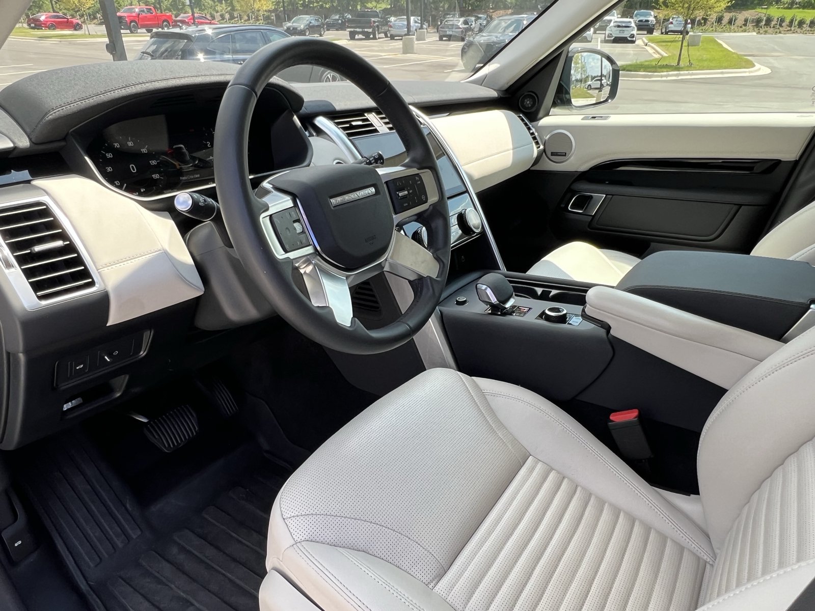 Used 2024 Land Rover Discovery S AWD/4WD image 16