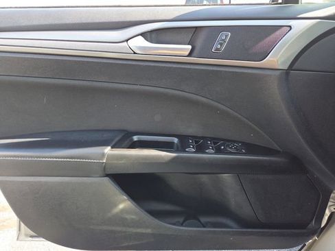 Used 2017 Ford Fusion SE w/ Fusion SE Technology Package FWD image 29