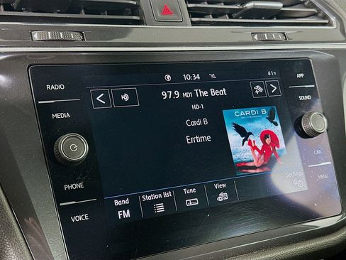 Used 2020 Volkswagen Tiguan SE image 19