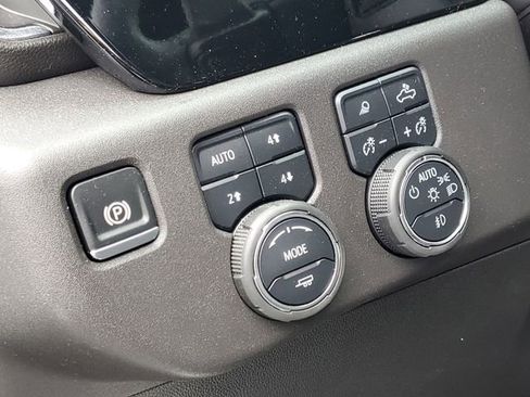 Used 2024 Chevrolet Silverado 1500 LT Trail Boss w/ LT Trail Boss Premium Package AWD/4WD image 14