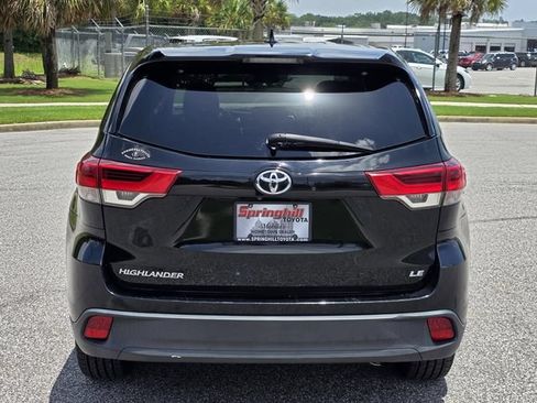 Used 2018 Toyota Highlander Plus FWD image 3