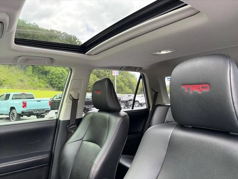 Used 2021 Toyota 4Runner Venture w/ Moonroof Package AWD/4WD image 8