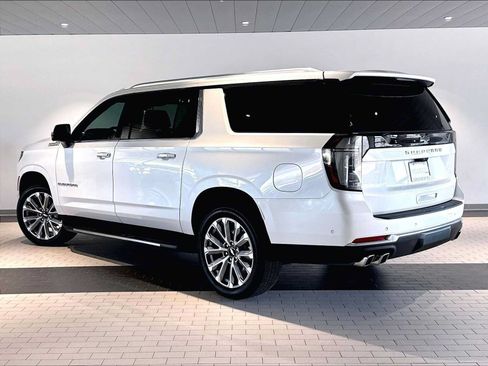 Used 2025 Chevrolet Suburban High Country w/ Sun And Tow Package RWD image 3