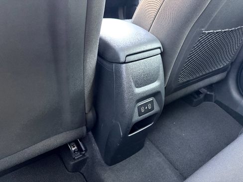 Used 2025 Hyundai Venue SEL FWD image 29