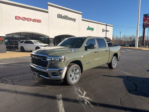New 2026 RAM 1500 4x4 Crew Cab image 2