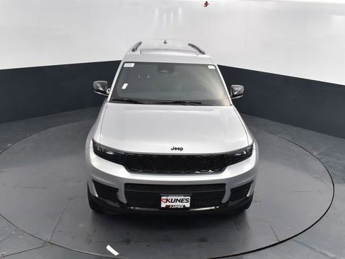 New 2025 Jeep Grand Cherokee L Altitude image 32