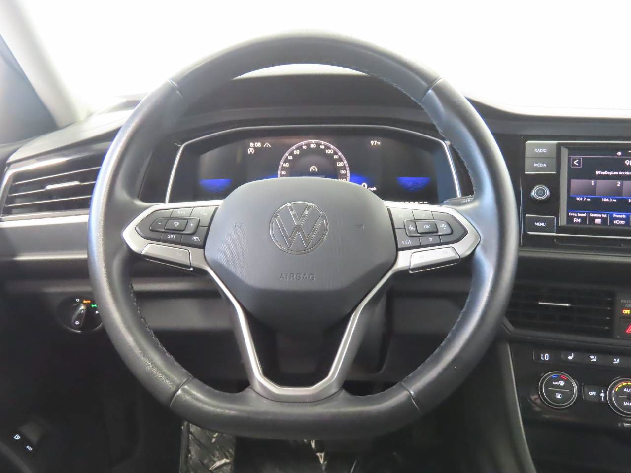 Used 2024 Volkswagen Jetta SE FWD image 13