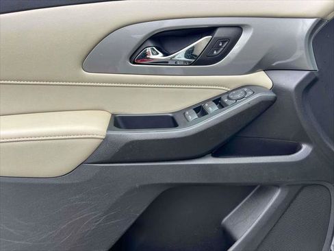 Used 2023 Chevrolet Traverse LS image 17