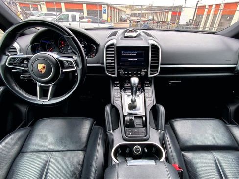 Used 2018 Porsche Cayenne Platinum Edition image 14