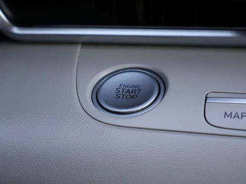 Certified 2022 Hyundai Elantra Limited image 33