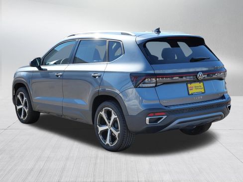 Certified 2025 Volkswagen Taos SEL image 5