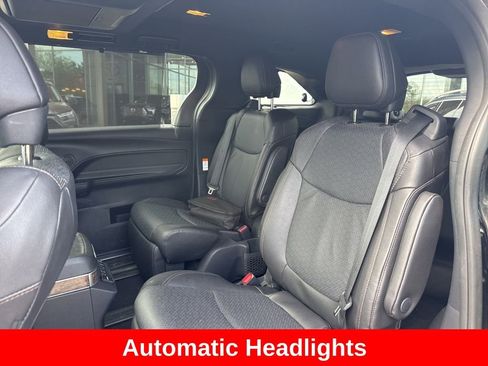 Used 2025 Toyota Sienna Platinum AWD/4WD image 14