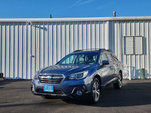 Used 2018 Subaru Outback 2.5i Limited image 1