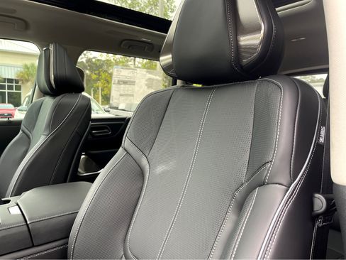 New 2025 INFINITI QX80 Sensory image 6