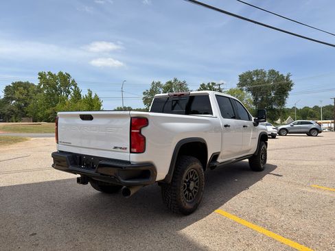 Used 2025 Chevrolet Silverado 2500 ZR2 w/ Technology Package AWD/4WD image 10