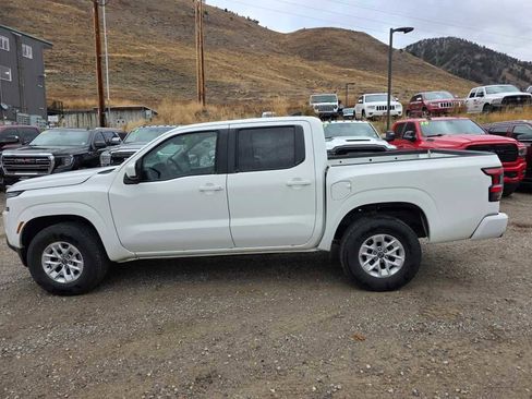 Used 2024 Nissan Frontier SV image 14