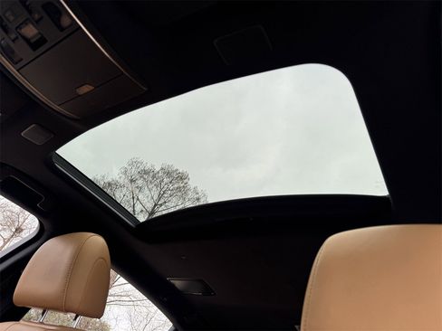 Used 2021 Lexus LS 500 w/ Accessory Package (Z2) image 27