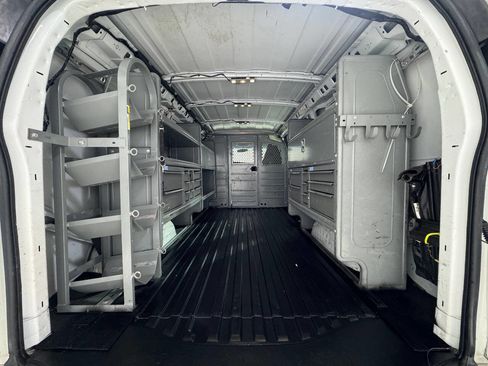 Used 2017 GMC Savana 2500 image 34