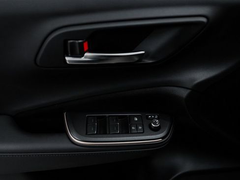 Used 2023 Toyota Crown XLE image 12