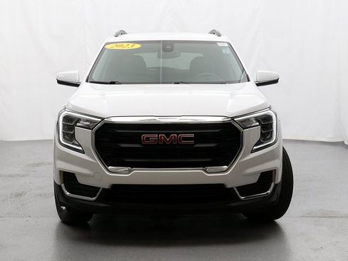 Used 2023 GMC Terrain SLE w/ Driver Convenience Package image 5